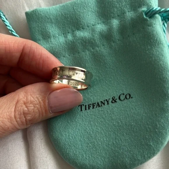 Tiffany 1837® Ring in Silver, Medium width - Picture 4 of 13